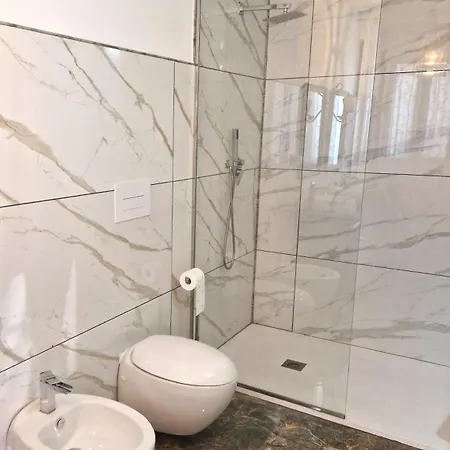 La Corte Dei Filangieri * Candida