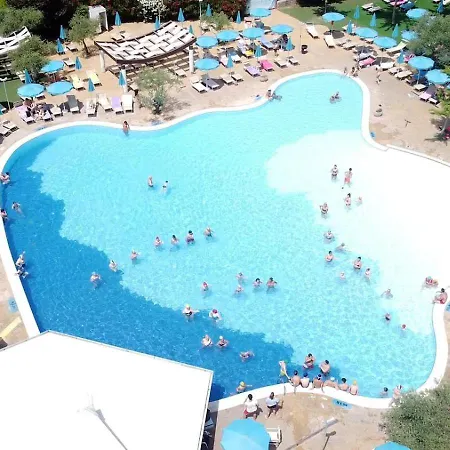 La Corte Dei Filangieri * Candida